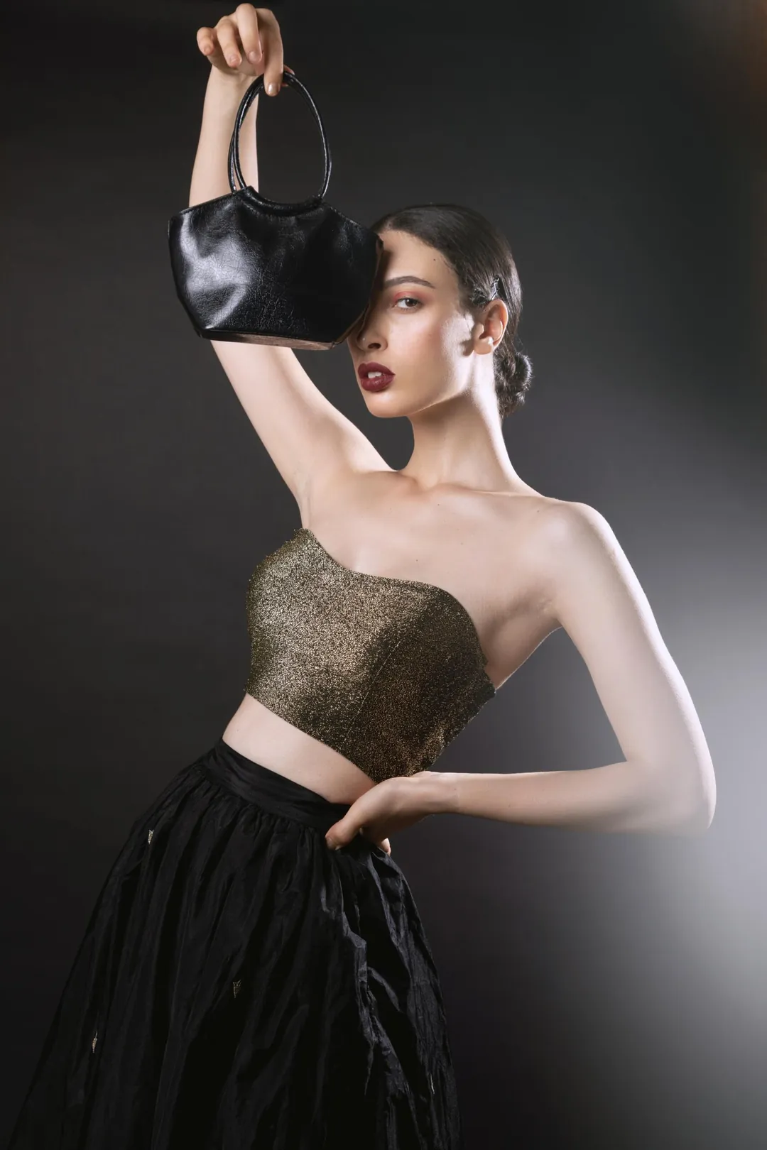 Fashion photography in Doha: noir studio fashion portrait with dramatic light